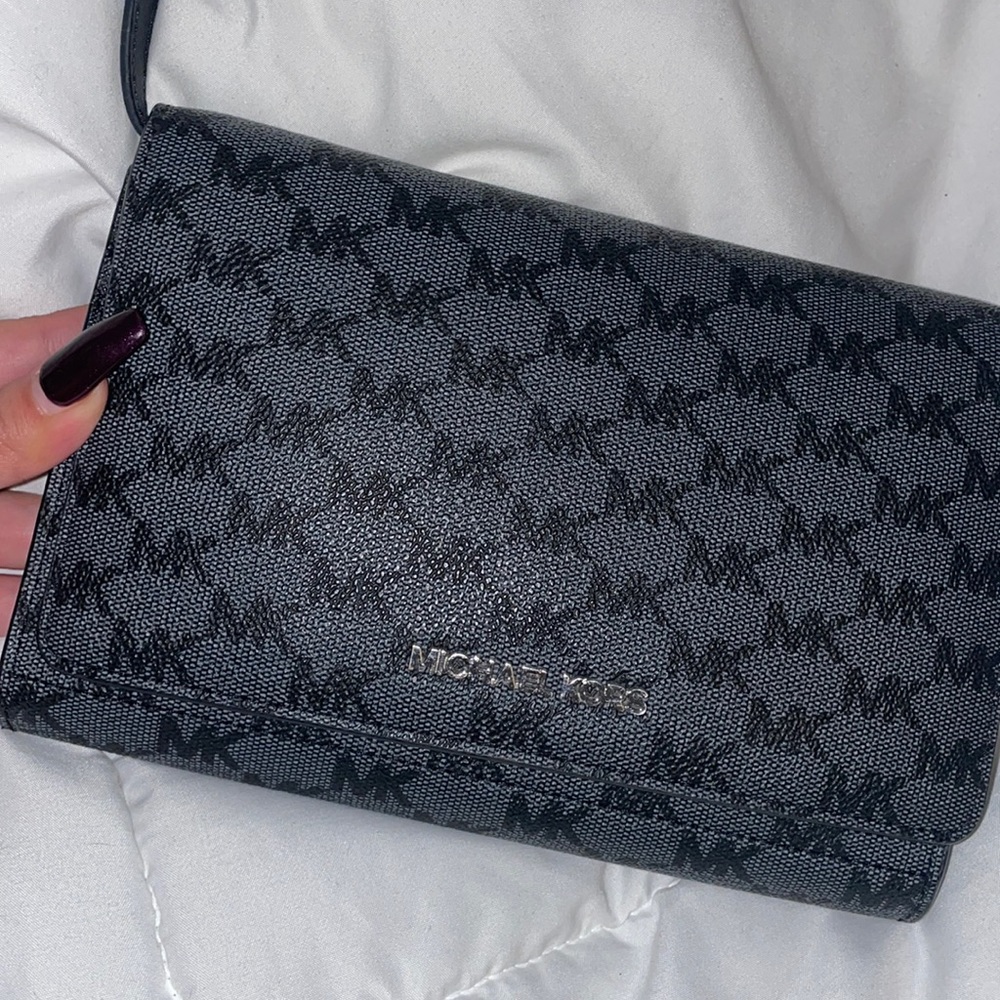 Michael Kors purse/wallet looks brand new.
